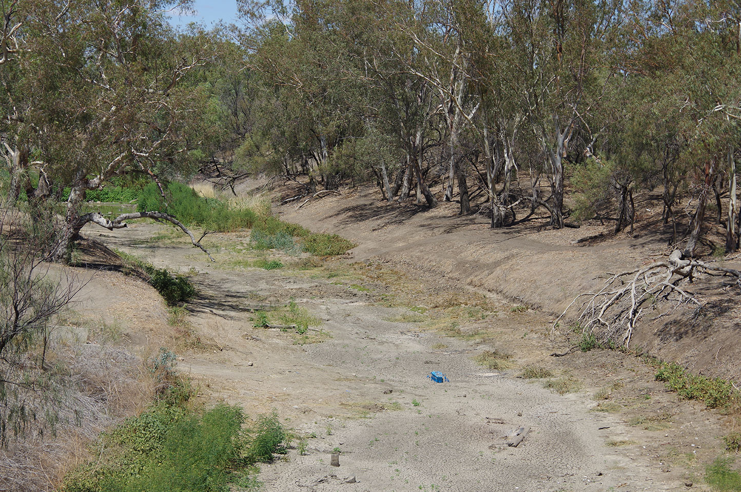 Namoi River completely dry at Walgett March 2019